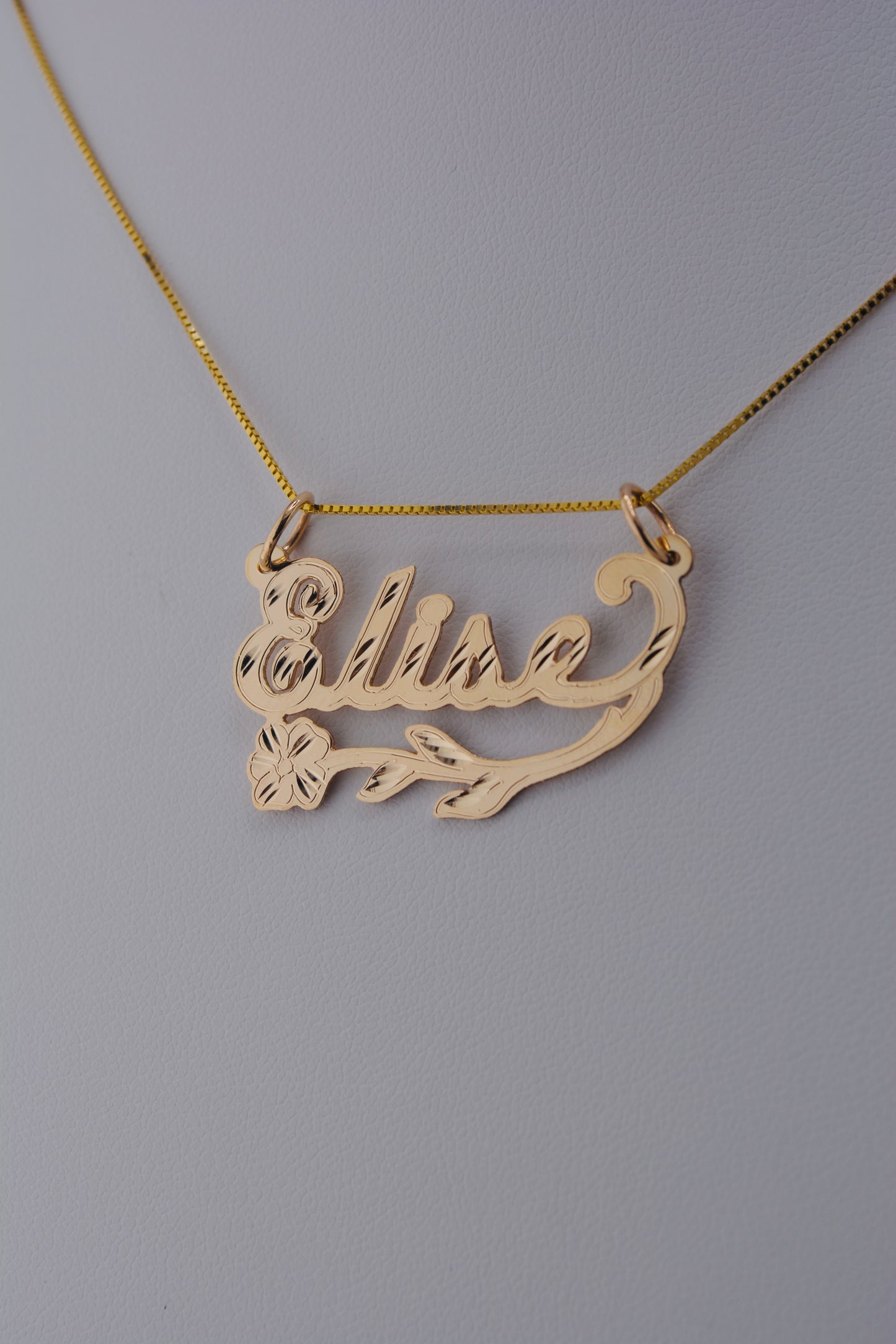 14K Gold Flower Nameplate Pendant | Lined and Diamond Cut