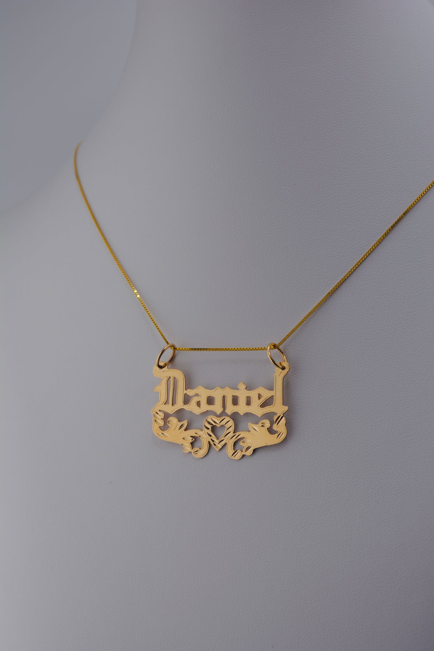 10K Gold Gothic Heart Nameplate Pendant | Lined and Diamond Cut