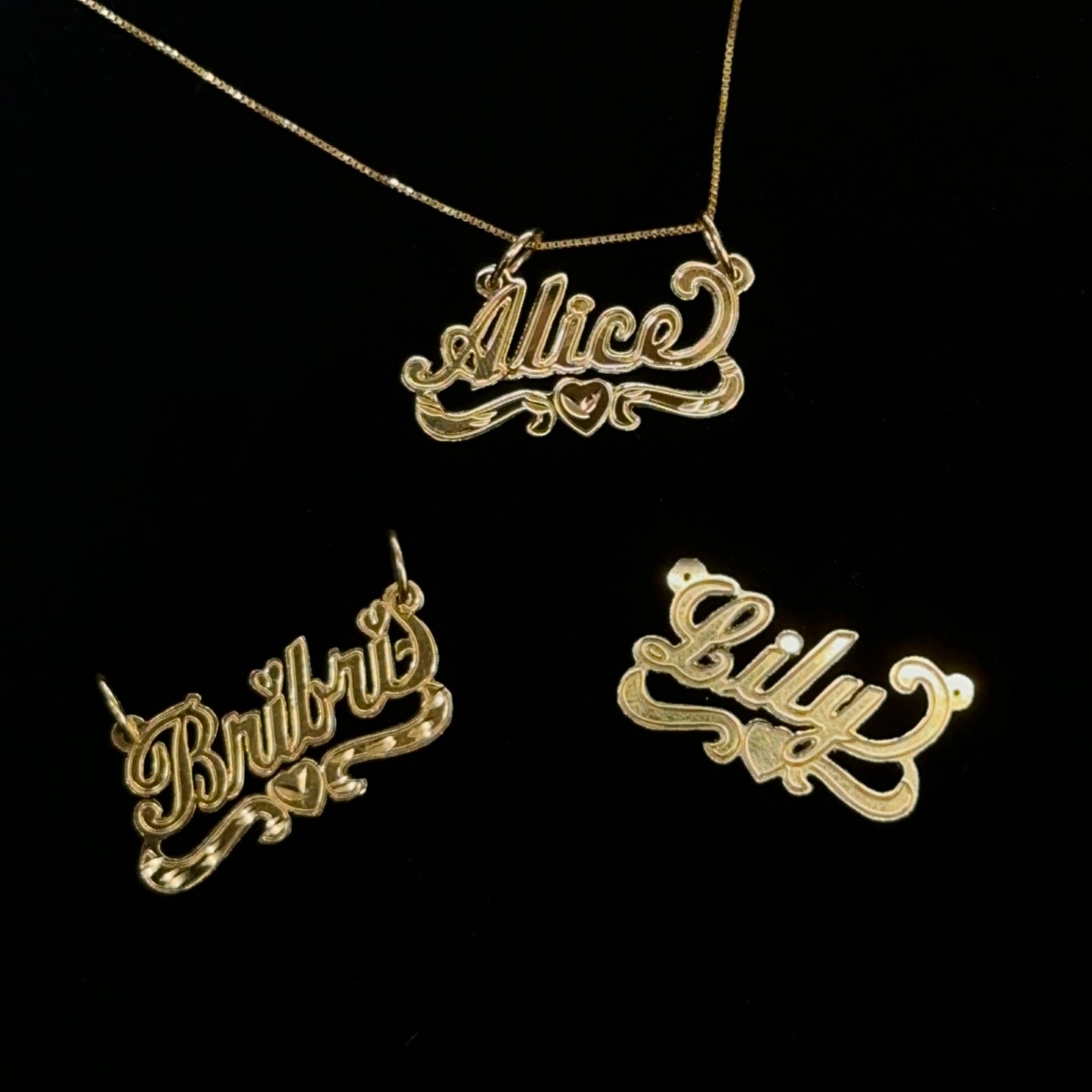 14K Mini Gold Curved Heart Nameplate Pendant | Lined Style